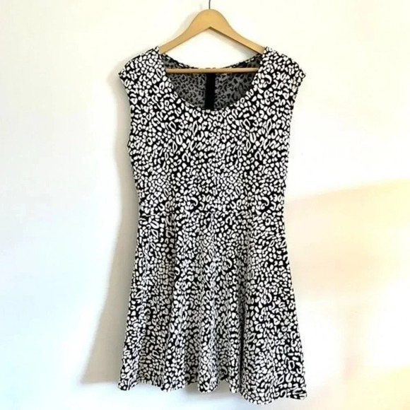 Guess Black and White Leopard Print Dress - Picture 3 of 9
